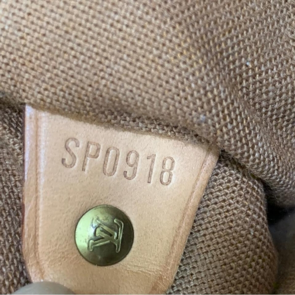 Authentic Louis Vuitton Montsouris MM - Picture 3 of 12